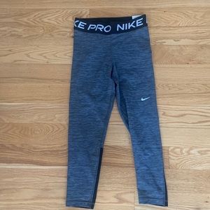 Brand new- Nike pro cropped leggings